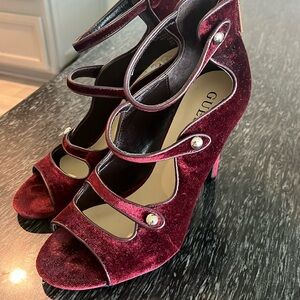 Suede burgundy heels (GUESS)